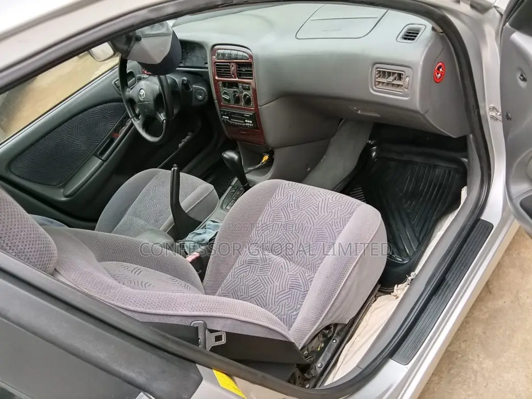 Toyota Avensis 2004 Silver