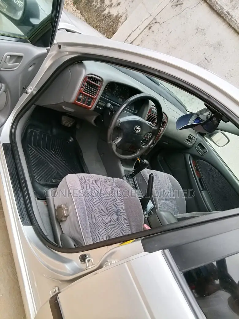 Toyota Avensis 2004 Silver