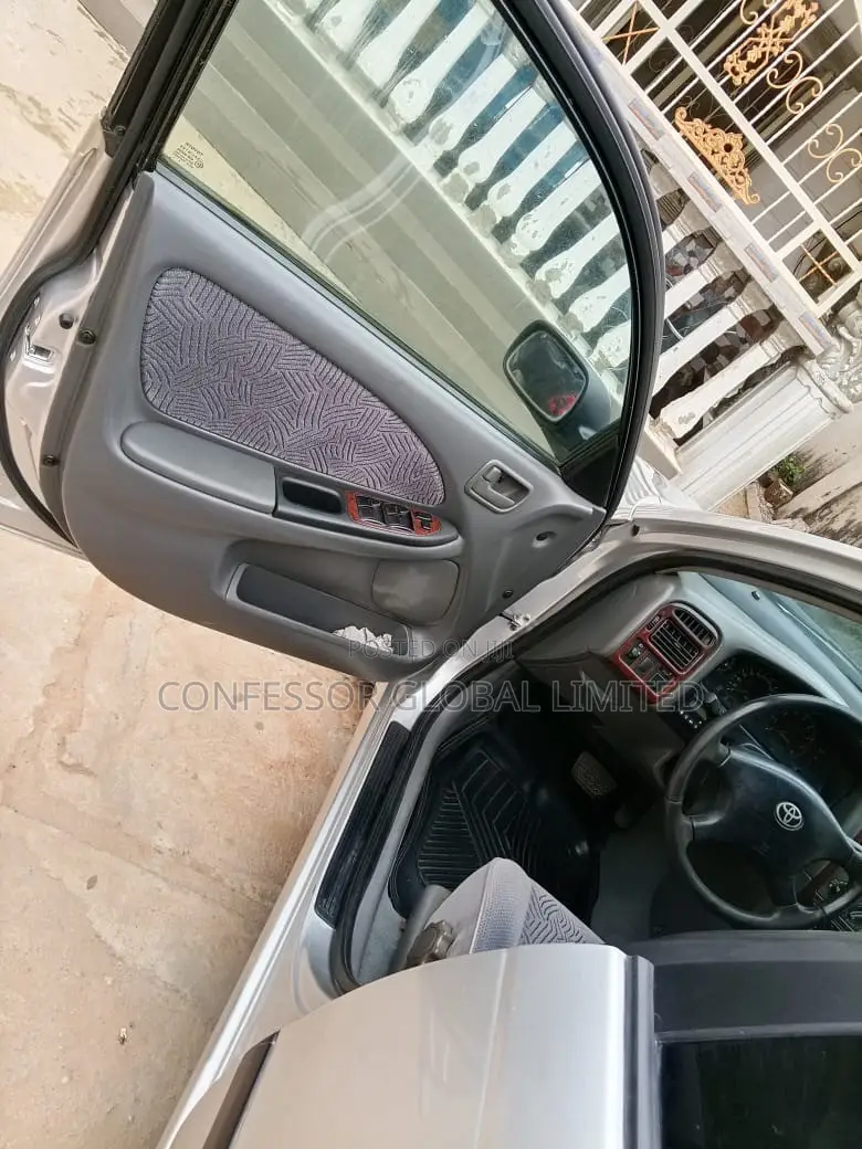 Toyota Avensis 2004 Silver