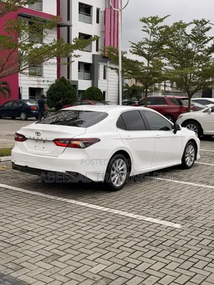 Toyota Camry LE 2021 White