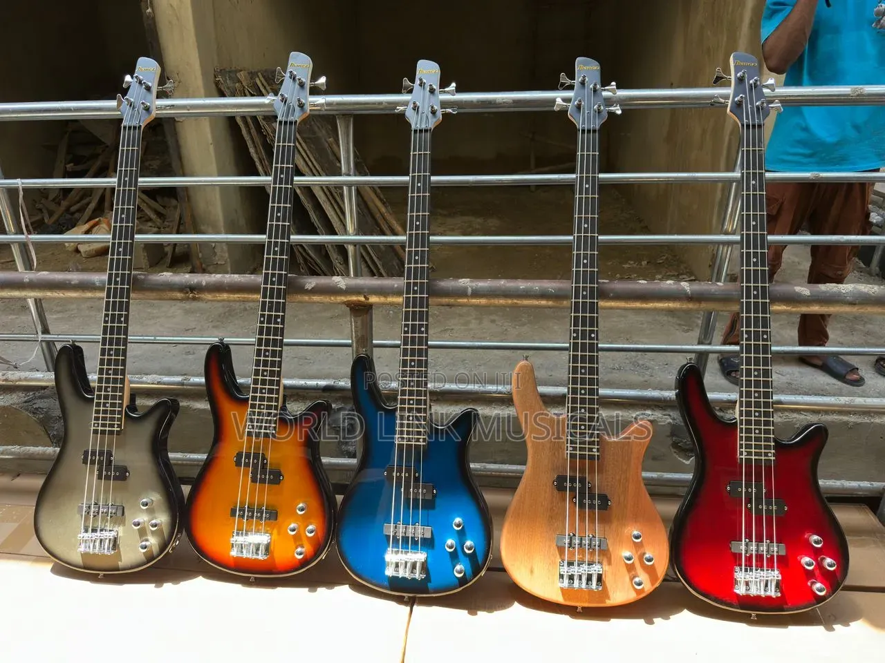 4 Strings Bass Guitar