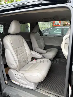 Toyota Sienna XLE 7-Passenger 4dr Minivan AWD (3.5L 6cyl 6A) 2015 Black