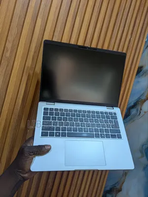 Laptop Dell Pro 14 8GB Intel Core Ultra 5 SSD 256GB