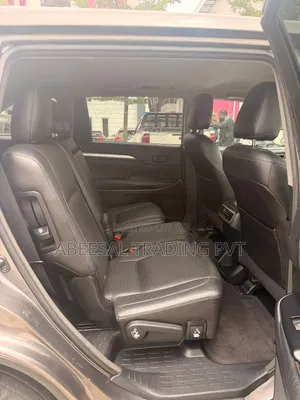 Toyota Highlander LE Plus 4dr SUV AWD (3.5L 6cyl 6A) 2015 Gray