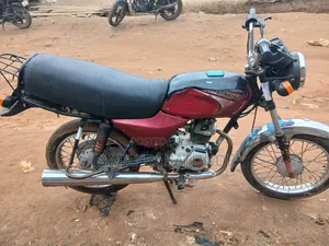 Bajaj Boxer 100 2024 Red