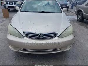 Toyota Camry LE 4dr Sedan (2.4L 4cyl 5A) 2005 Gold