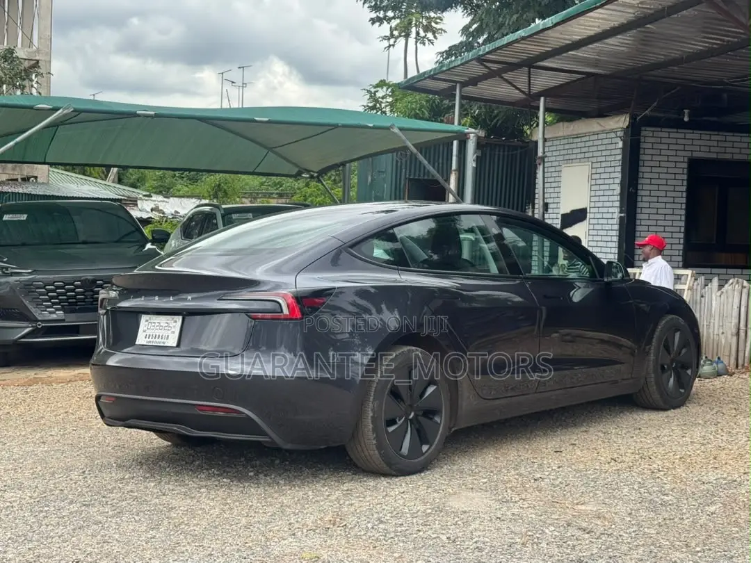 Tesla Model 3 2025 Gray