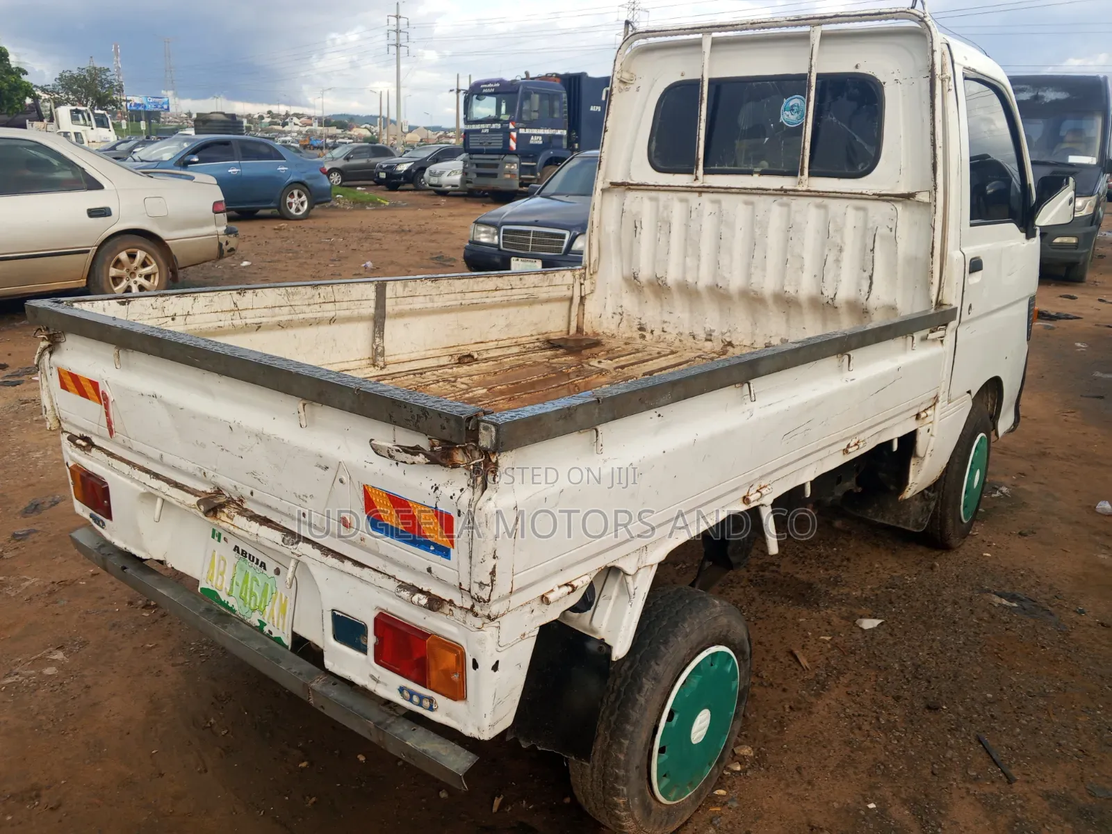 Daihatsu Delta 2000 White