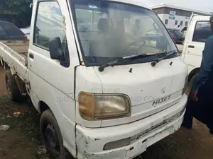 Daihatsu Applause 2000 White
