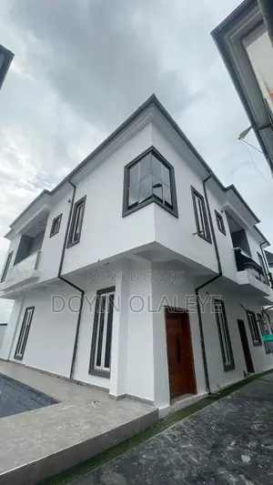 5bdrm Duplex in Chevron for sale