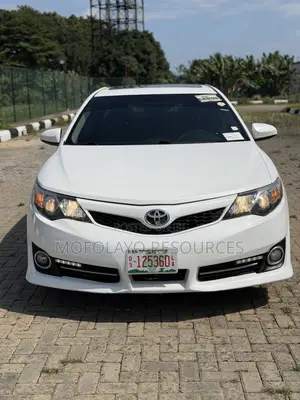 Toyota Camry SE Sport 4dr Sedan (2.5L 4cyl 6A) 2014 White