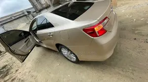 Toyota Camry XLE 4dr Sedan (2.5L 4cyl 6A) 2012 Brown