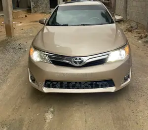 Toyota Camry XLE 4dr Sedan (2.5L 4cyl 6A) 2012 Brown