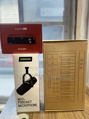 Focusrite Scarlett 2i2, Shure MV7+ Mic Mvave MIDI Keyboard