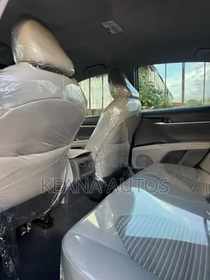 Toyota Camry SE FWD (2.5L 4cyl 8AM) 2018