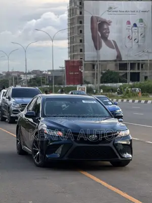 Toyota Camry SE FWD (2.5L 4cyl 8AM) 2018