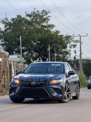 Toyota Camry SE FWD (2.5L 4cyl 8AM) 2018