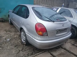 Toyota Corolla 1999 Silver