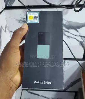 New Samsung Galaxy Z Flip5 512 GB Green