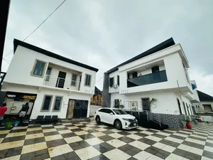 4bdrm Duplex in Chiomzy Ventures, Oshimili South for sale