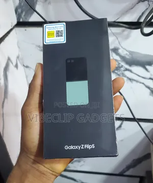 New Samsung Galaxy Z Flip5 256 GB Green