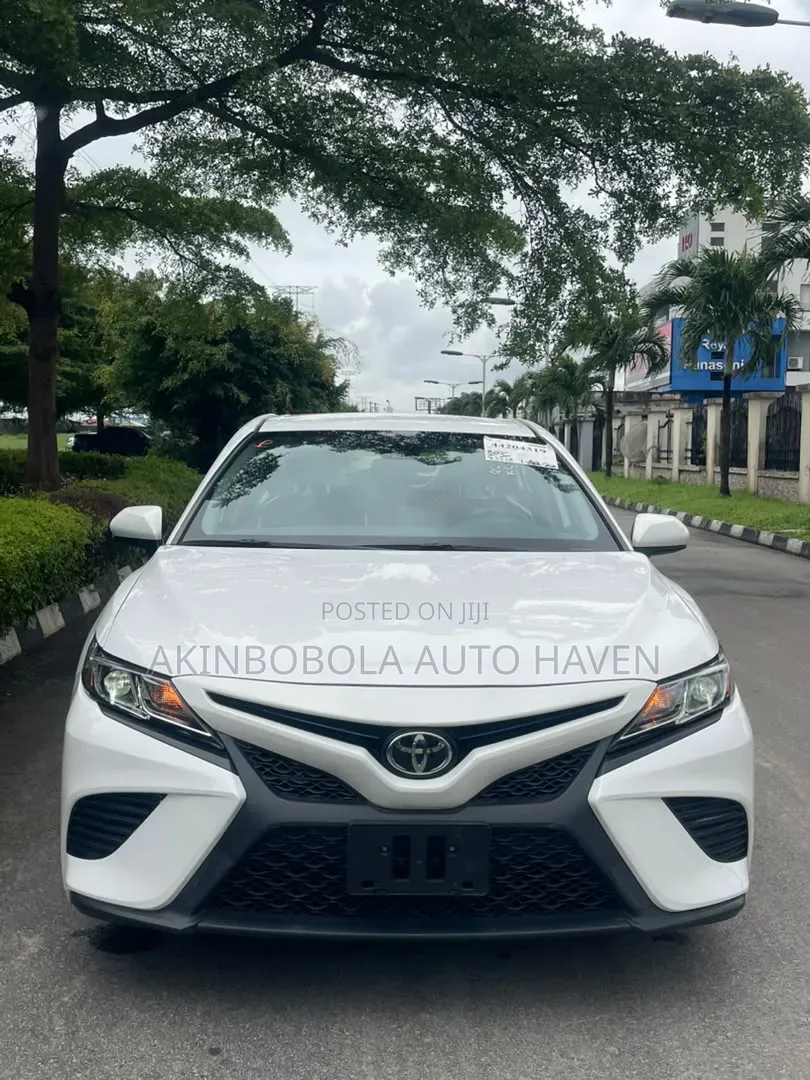 Toyota Camry 2019 White