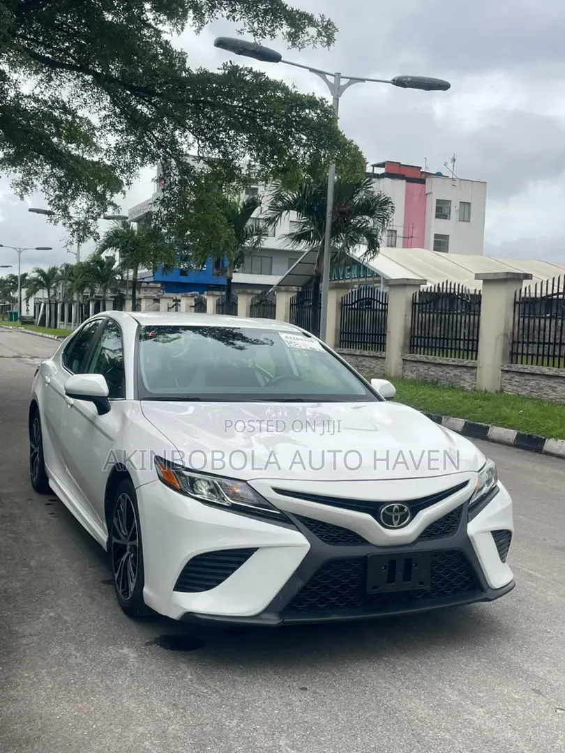 Toyota Camry 2019 White