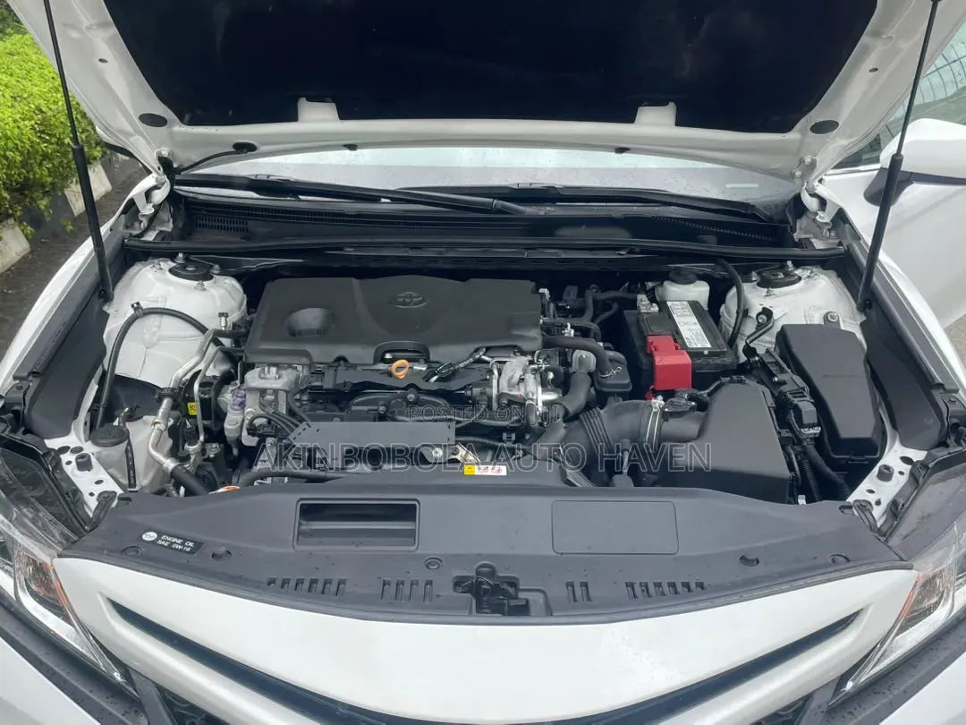 Toyota Camry 2019 White
