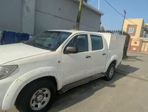 Toyota Hilux 2012 White