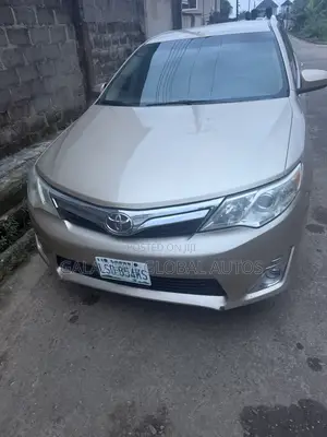 Toyota Camry LE 4dr Sedan (2.5L 4cyl 6A) 2013 Gold