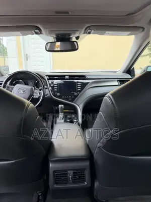 Toyota Camry SE (2.5L 4cyl 8A) 2019 White