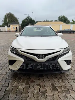Toyota Camry SE (2.5L 4cyl 8A) 2019 White