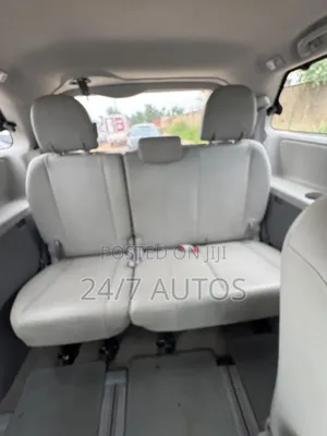 Toyota Sienna XLE 7-Passenger 4dr Minivan AWD (3.5L 6cyl 6A) 2014 Gray