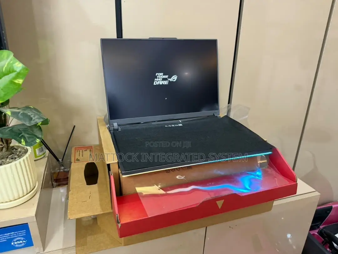 Laptop Asus ROG Strix G16 G614 32GB AMD Ryzen 9 SSD 1T