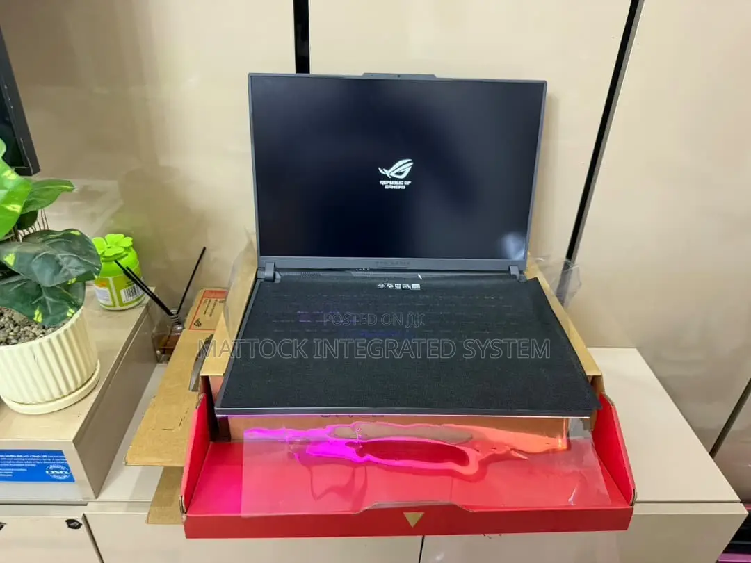Laptop Asus ROG Strix G16 G614 32GB AMD Ryzen 9 SSD 1T