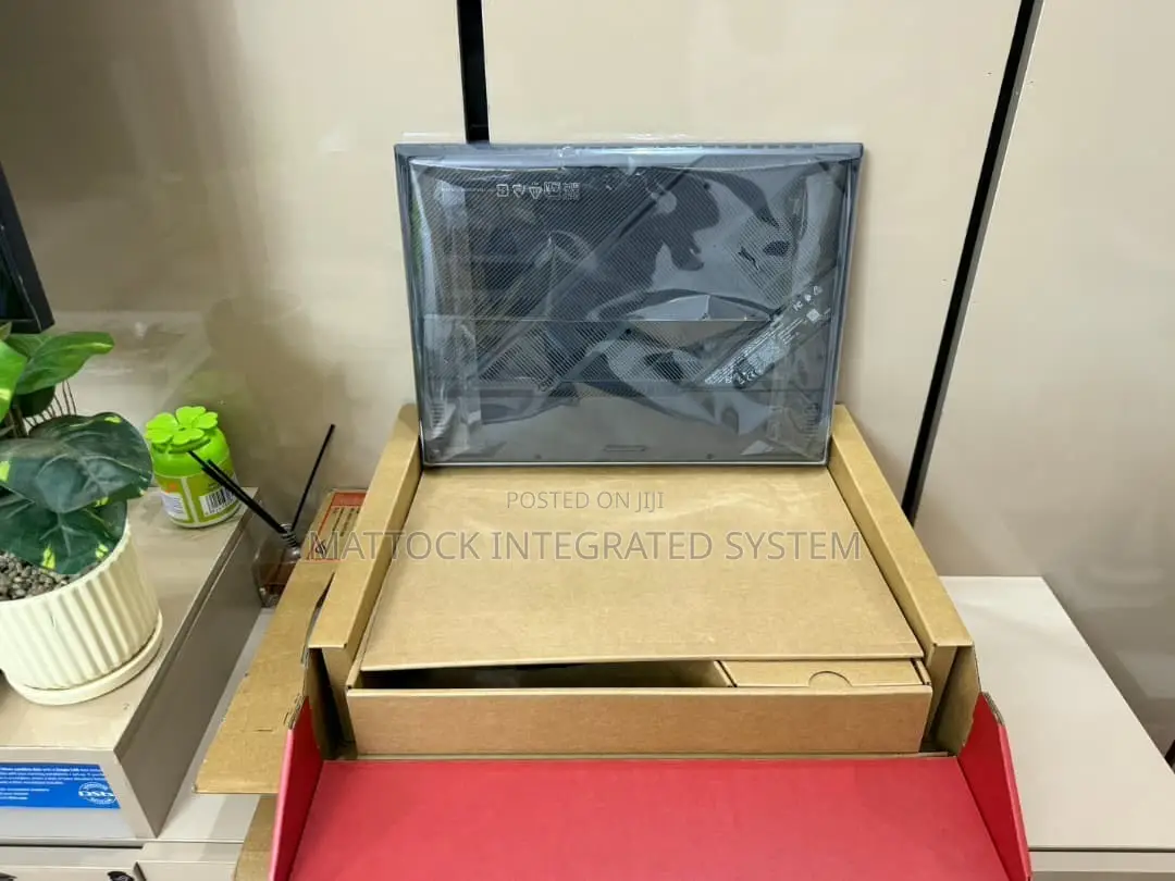 Laptop Asus ROG Strix G16 G614 32GB AMD Ryzen 9 SSD 1T