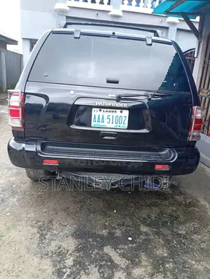 Nissan Pathfinder 2004 Black
