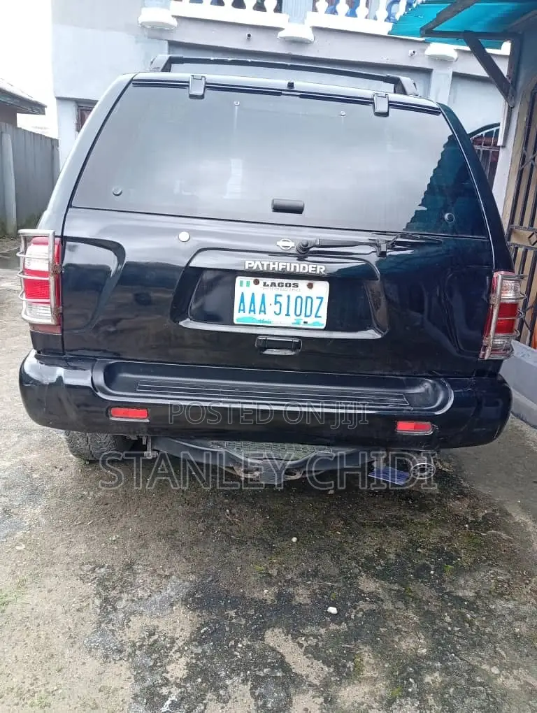 Nissan Pathfinder 2004 Black