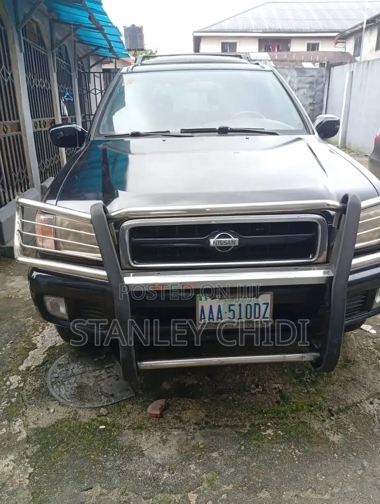 Nissan Pathfinder 2004 Black