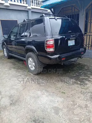 Nissan Pathfinder 2004 Black