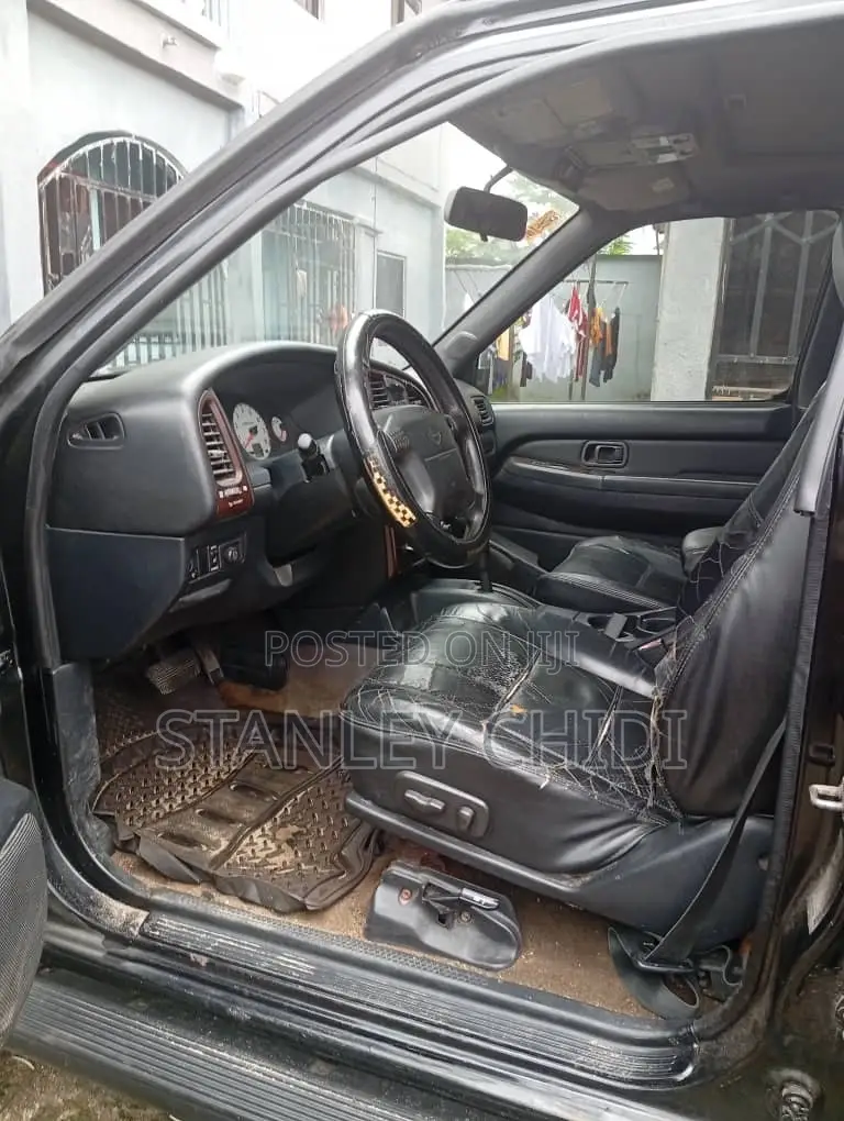 Nissan Pathfinder 2004 Black