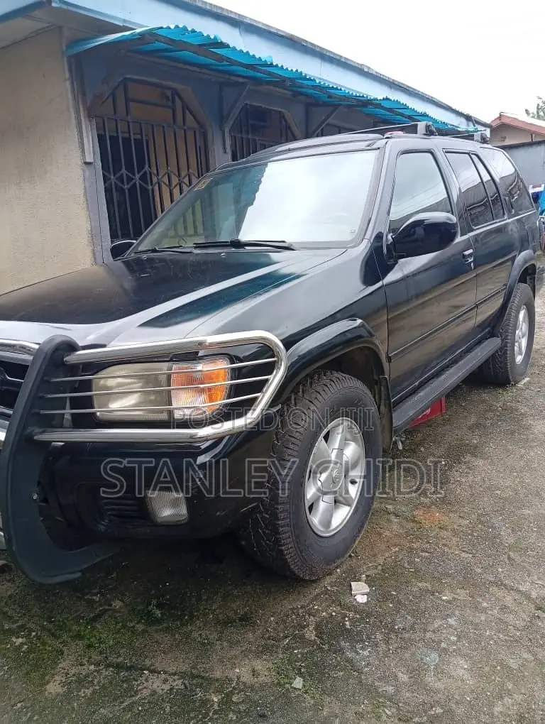 Nissan Pathfinder 2004 Black
