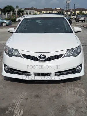 Toyota Camry SE Sport 4dr Sedan (2.5L 4cyl 6A) 2014 White