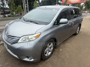 Toyota Sienna LE 7 Passenger 2011 Blue