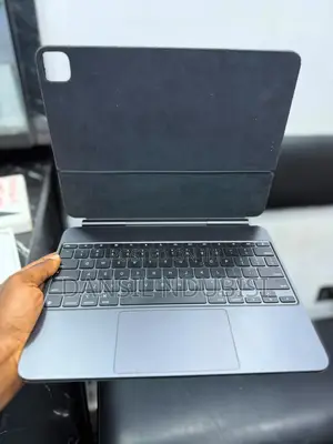 iPad Pro 13” M4/M5 Magic Keyboard
