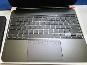 iPad Pro 13” M4/M5 Magic Keyboard
