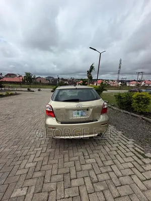 Toyota Matrix 2010 Gold