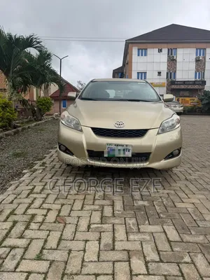 Toyota Matrix 2010 Gold