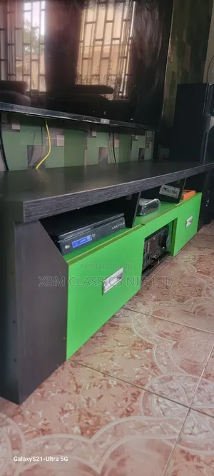 6ft Strong TV Stand