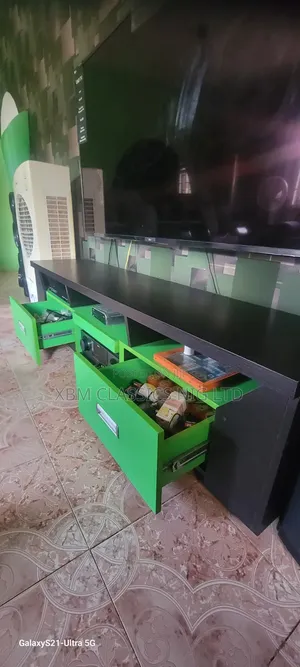 6ft Strong TV Stand